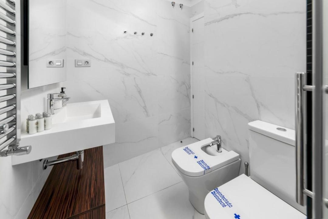 2 Bedrooms 1 Bathroom Furnished - Centro - Equipped & Stylish - Minty Stay Мадрид Екстер'єр фото