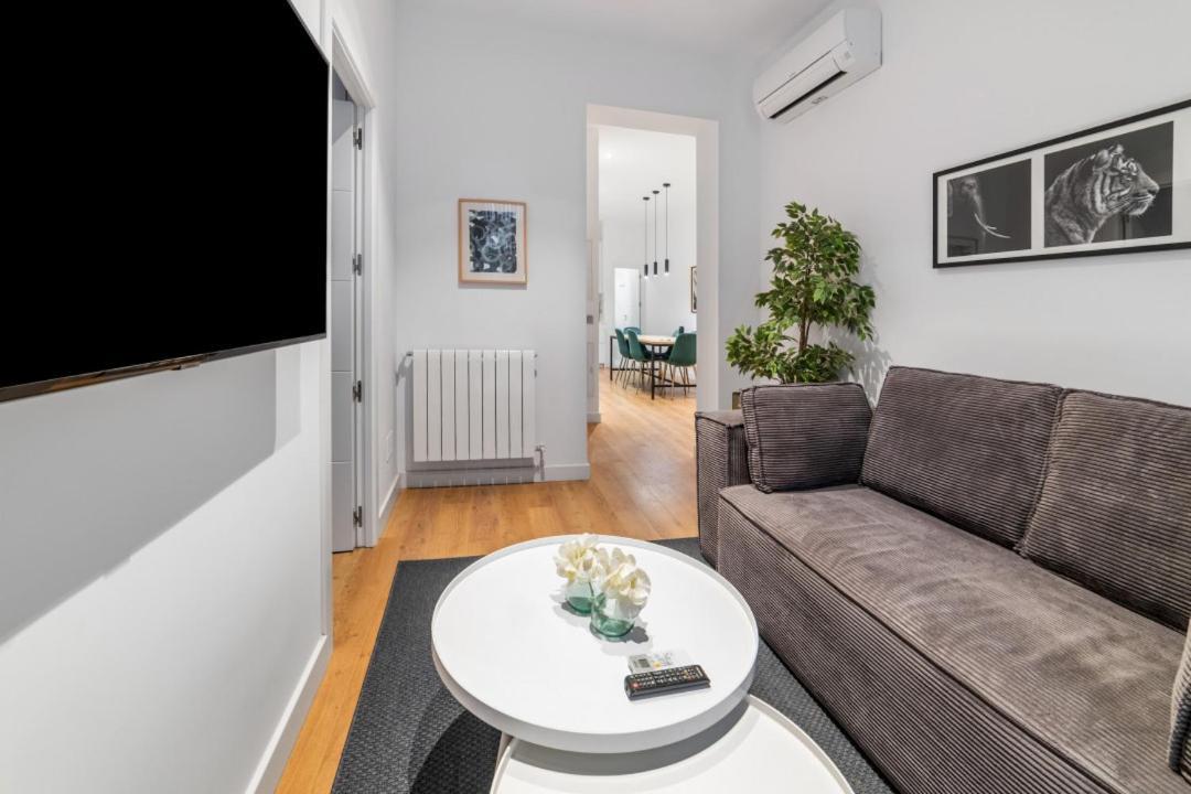 2 Bedrooms 1 Bathroom Furnished - Centro - Equipped & Stylish - Minty Stay Мадрид Екстер'єр фото